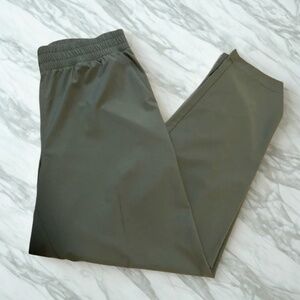Gap Fit Runaround Pant